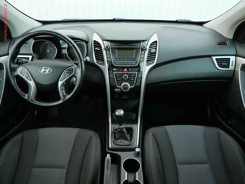 Hyundai i30 (2013) 1.6CVVT, ČR, AC, tempo, park - fotka 8 z 16