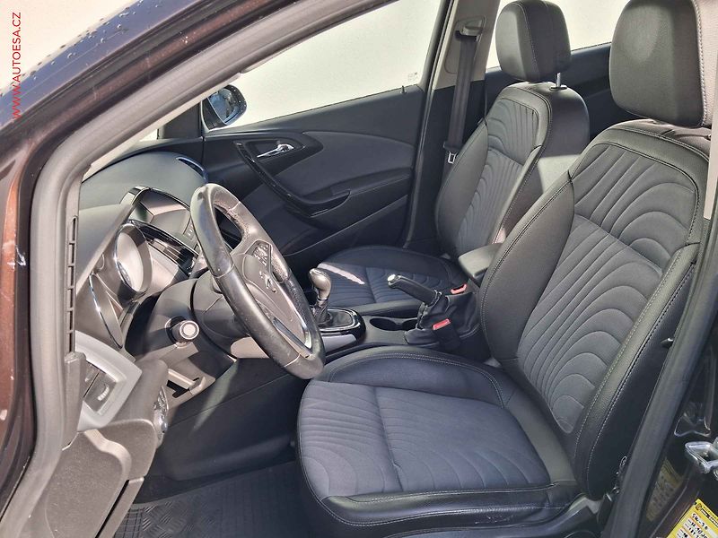 Opel Astra (2015) 2.0 CDTi, 2.maj,ČR, AC - fotka 9 z 16