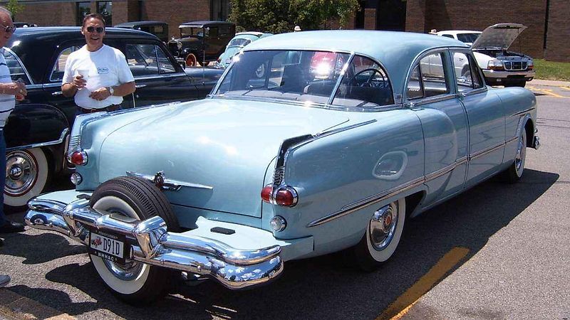 Parkovací systém „Park Car“ u vozu Packard Cavalier z roku 1953.