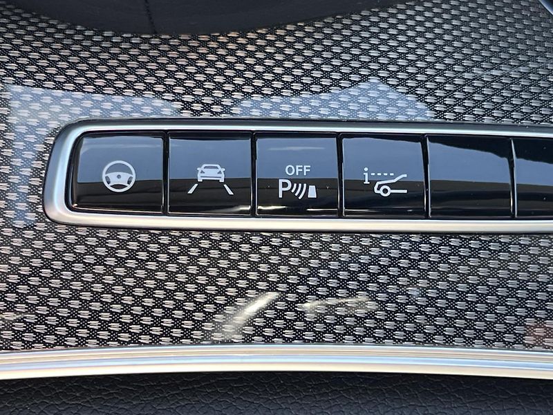 Mercedes-Benz Třídy E 400d 4 Matic vzduch plná výbav - fotka 28 z 29