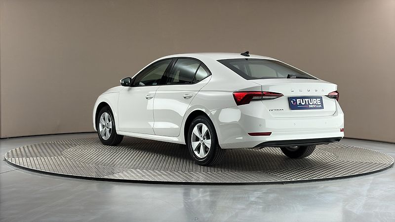 Škoda Octavia 2.0 TDI Active - fotka 2 z 24