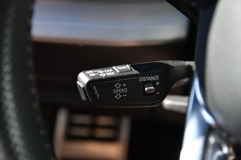 Audi Q8 50 TDI QUATTRO S-LINE ČR - fotka 16 z 35