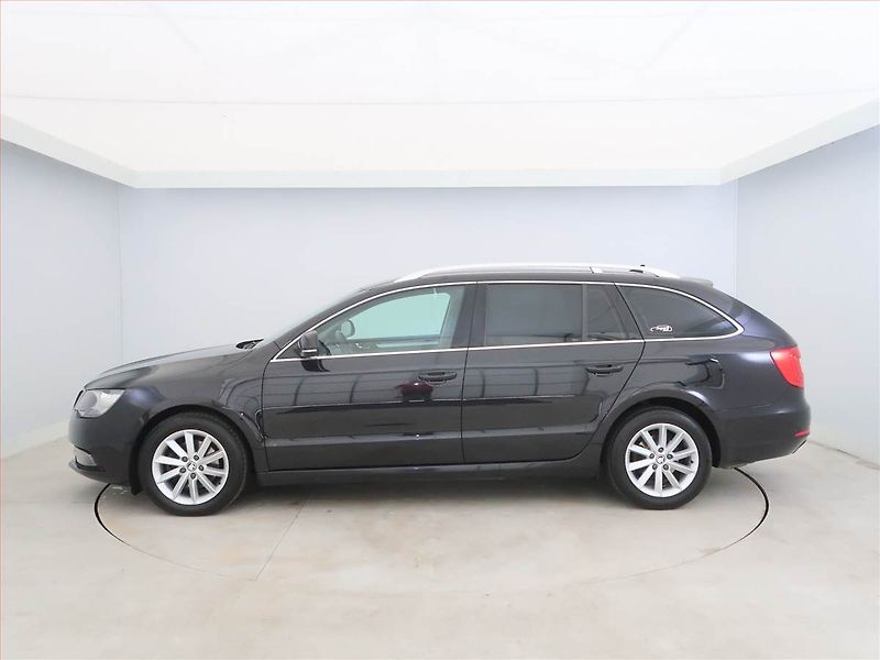 Škoda Superb (2013) Ambition 1.6 TDI, Serv.kniha - fotka 3 z 18