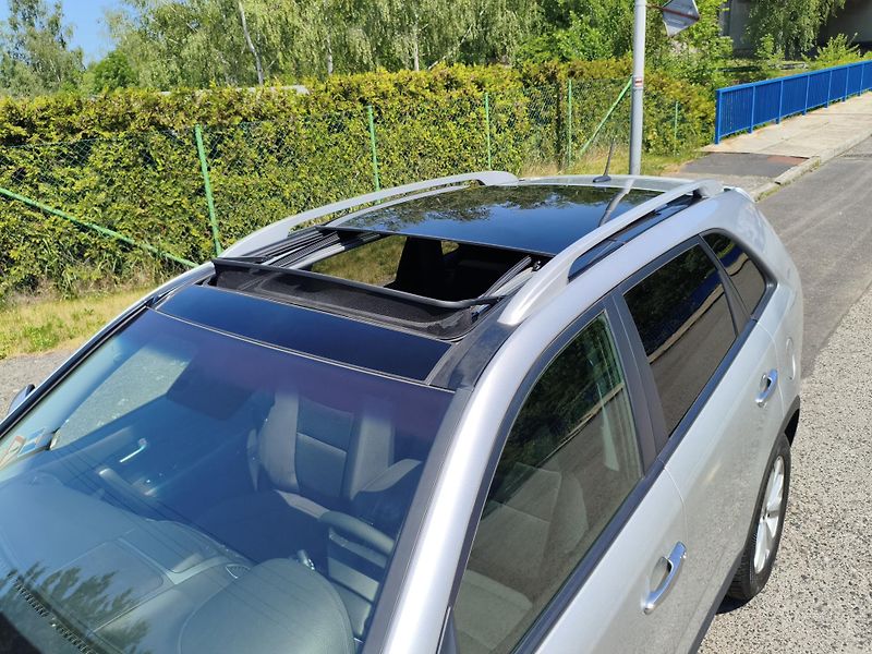 Kia Sorento (2015) 2,0 CRDI Sport 4x4 Záruka - fotka 28 z 35