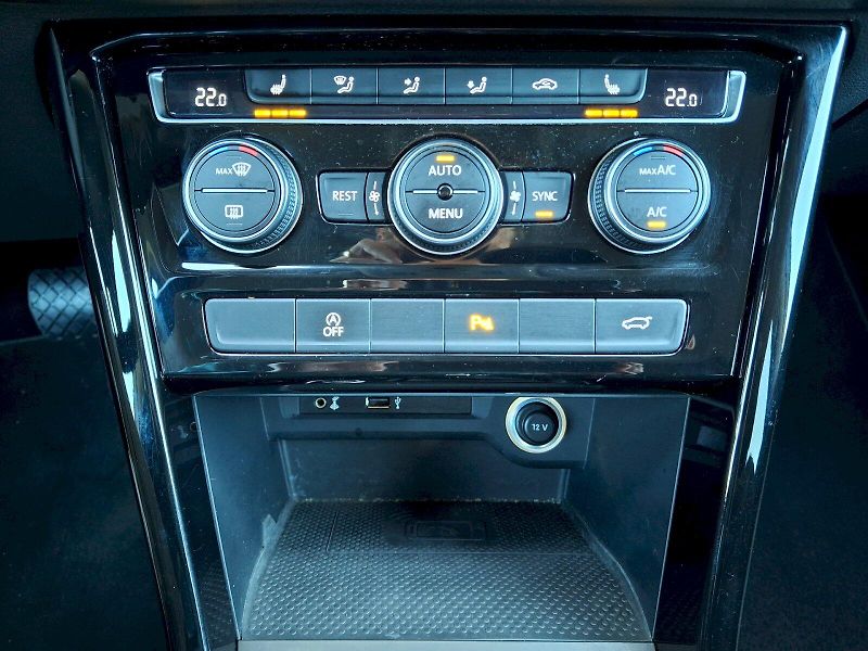 Volkswagen Touran (2017) HighLine DSG 2,0TDi 110kW - fotka 22 z 35
