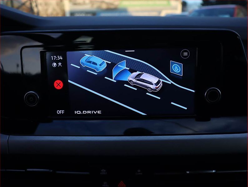 Volkswagen Golf (2022) Life 2.0 TDI, Automat - fotka 17 z 22