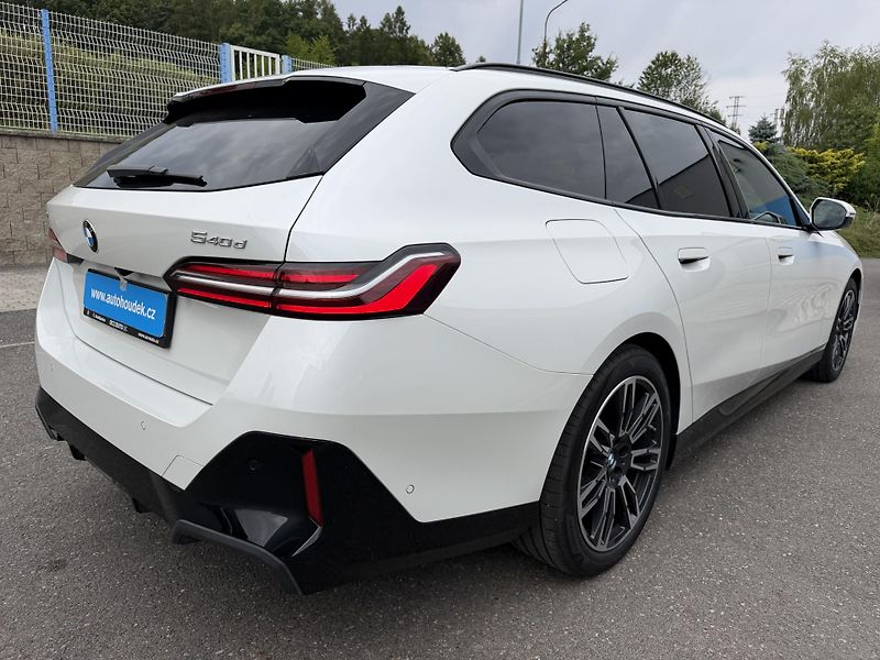 BMW Řada 5 540D xDRIVE M SPORT Individual - fotka 5 z 37