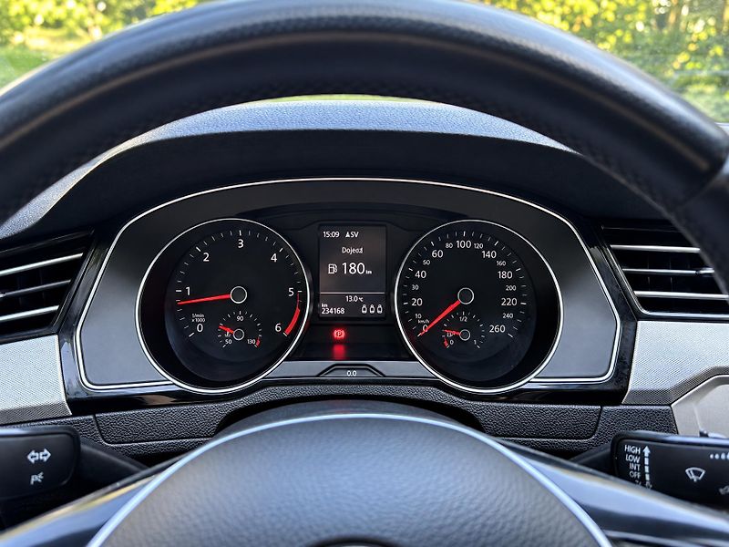 Volkswagen Passat 2,0 TDI 110kW Comfortline Navi - fotka 19 z 41