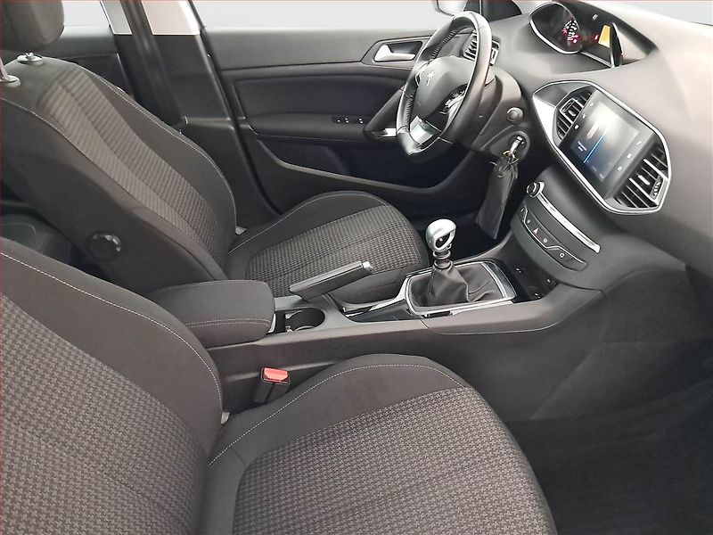 Peugeot 308 (2019) 1.5 BlueHDi, ČR,1.maj - fotka 9 z 16
