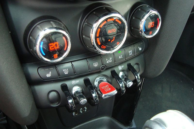 Mini Cooper (2017) 1.5 D, AUTOMAT - fotka 44 z 66