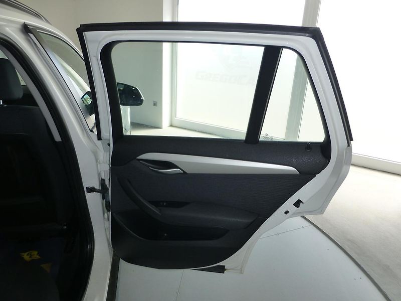 BMW X1 (2014) 2,0D*X-DRIVE**NAVI*ALU**XENONY - fotka 19 z 23