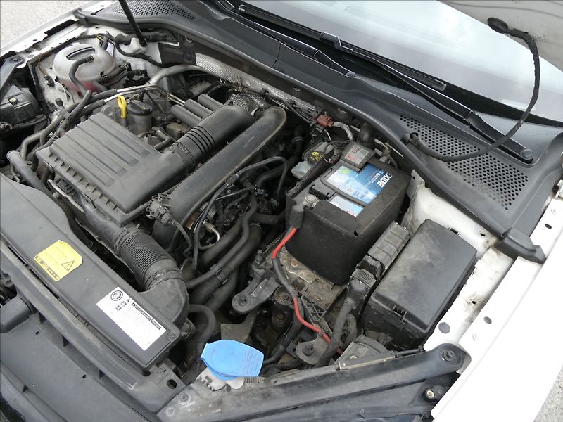 Volkswagen Golf 1,2 TSi 81kW 2x kola, serviska - fotka 34 z 54