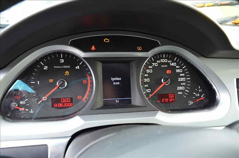 Audi A6 (2010) AVANT 3,0 TDI QUATTRO - fotka 27 z 31