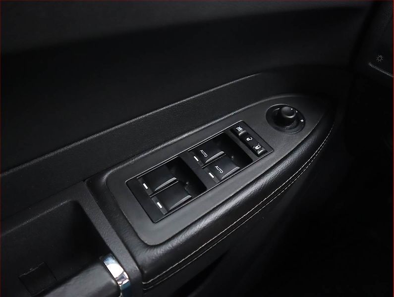 Chrysler 300C (2008) 3.0 D, Automat, Serv.kniha - fotka 17 z 20
