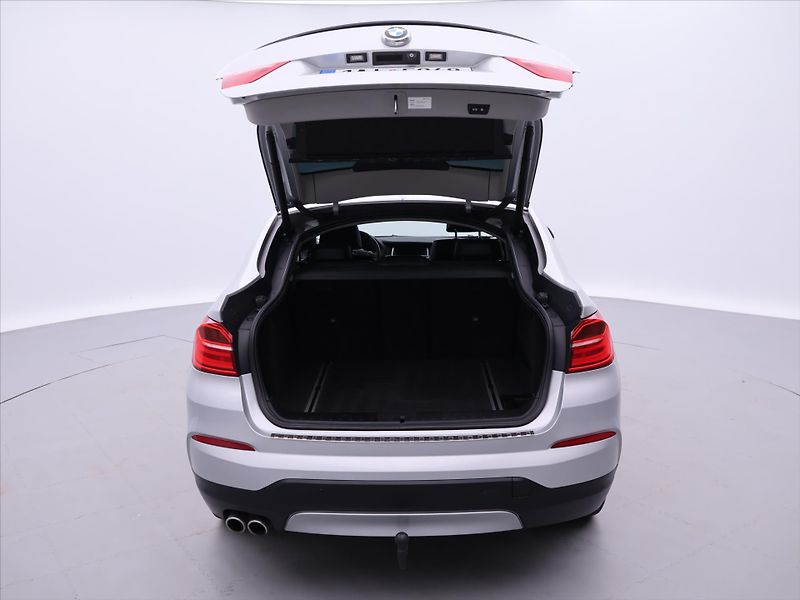 BMW X4 3,0 35d xDrive 230kW M-Packet - fotka 9 z 38