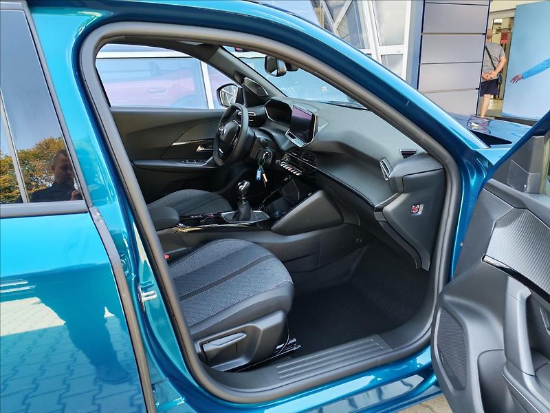 Peugeot 2008 (2026) 1,2 2008 ALLURE Turbo 100 MAN6 - fotka 5 z 16