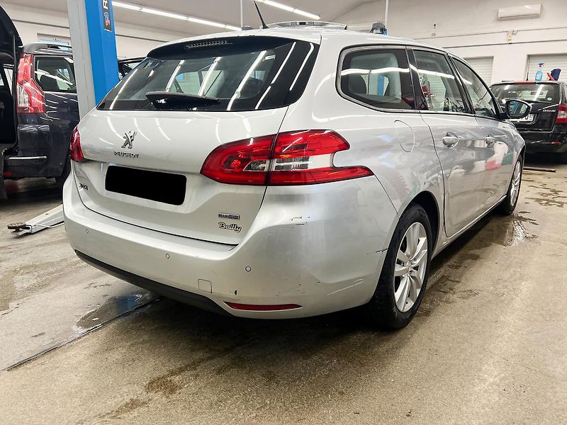 Peugeot 308 SW 1.6 BLUE HDI 88kW - fotka 6 z 18