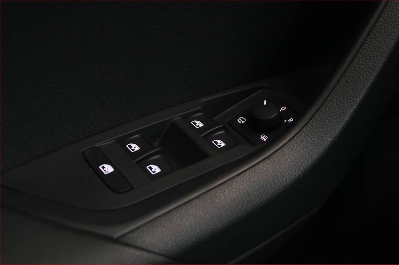 Škoda Karoq (2024) Sportline 2.0 TDI - fotka 18 z 21