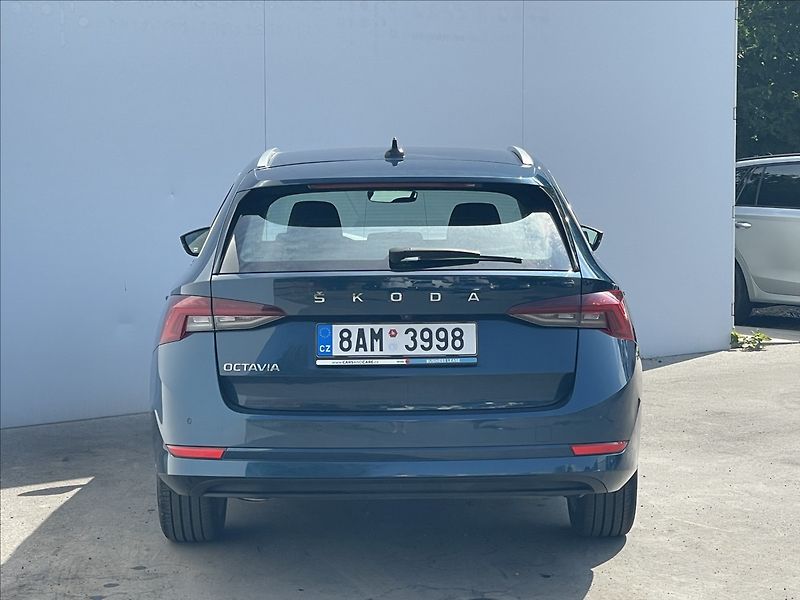 Škoda Octavia 2,0 TDI Combi Style Plus TAŽNÉ - fotka 22 z 23