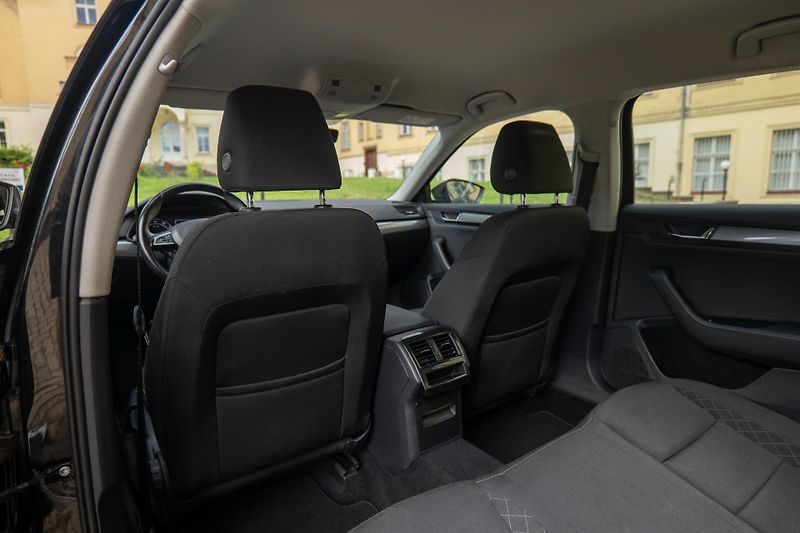 Škoda Superb 1.4 TSI DAB 19 Tažné - fotka 18 z 35