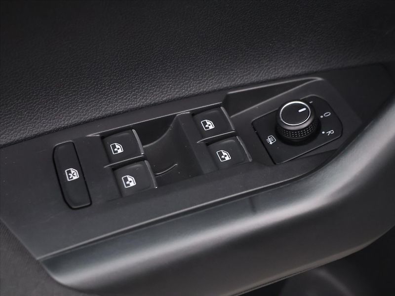 Volkswagen Polo 2,0 GTI 147kW DSG Virtual DPH - fotka 16 z 33
