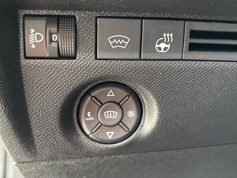Citroën C4 (2023) Shine 1.2 PureTech 130 EAT8 - fotka 34 z 58