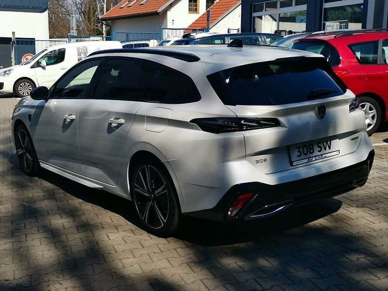 Peugeot 308 SW GT Plugin HYBRID 225 e-EAT8 - fotka 6 z 11