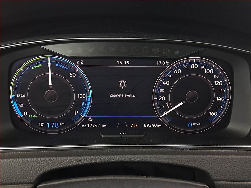 Volkswagen Golf (2018) 32 kWh - 37 Ah, Automat - fotka 11 z 23