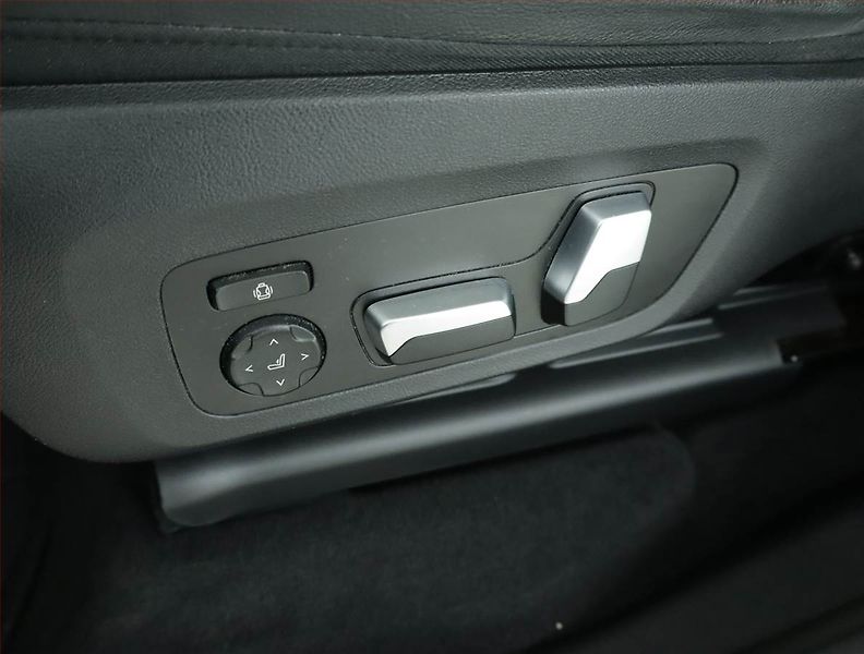 BMW iX3 (2021) 80 kWh, SoH 97% - fotka 18 z 21