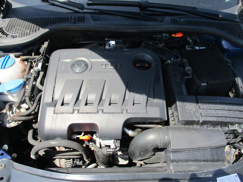 Škoda Octavia (2012) combi II 2,0TDi Laurin&Clement - fotka 10 z 10