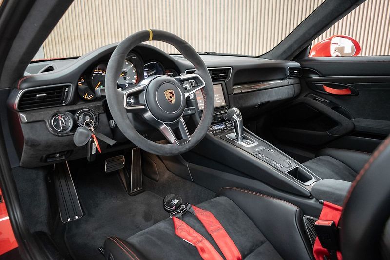 Porsche 911 GT3 RS 4.0 !Najeto 14.885km! - fotka 13 z 49