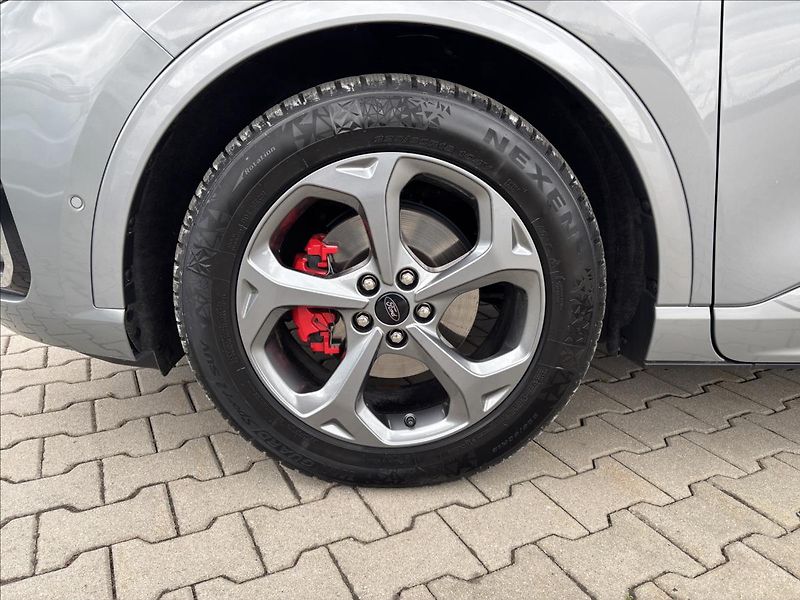 Ford Kuga 1,5 EcoBoost 111 kW ST-Line X - fotka 9 z 42