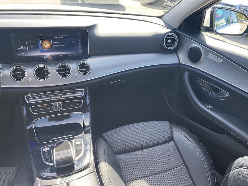 Mercedes-Benz Třídy E E 220d 4M AVANTGARDE - fotka 11 z 26