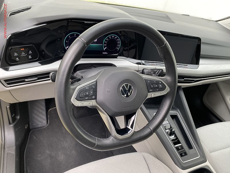 Volkswagen Golf (2020) 2.0 TDi, Life, DSG, šíbr - fotka 12 z 19