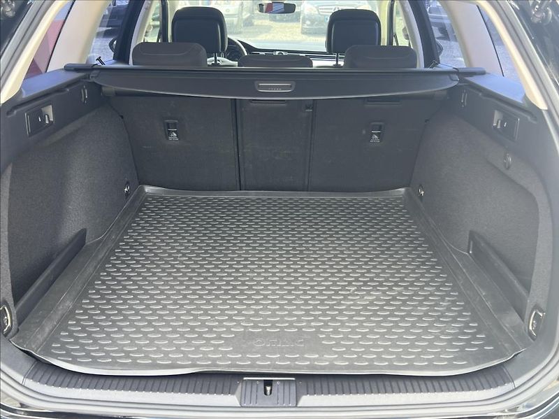 Volkswagen Passat 2,0 TDi MATRIX ComfortLine - fotka 15 z 28