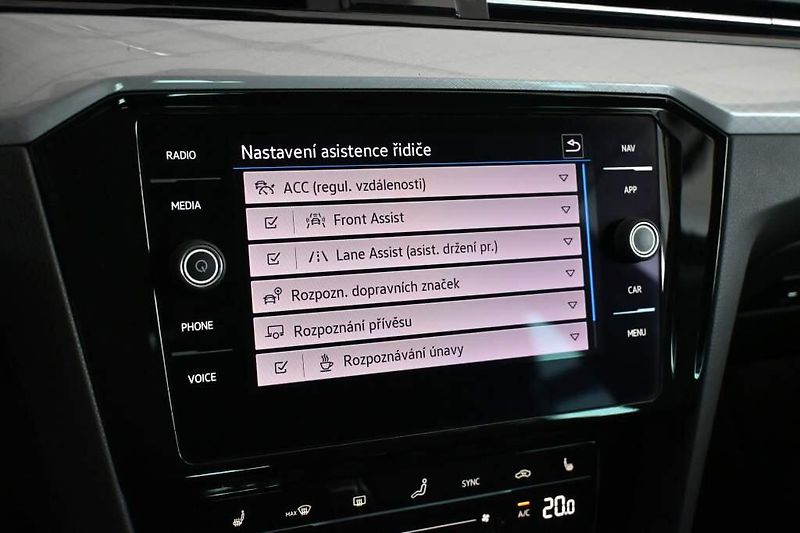 Volkswagen Passat (2023) 2.0 LED DSG ACC Kamera Tažné M - fotka 18 z 32