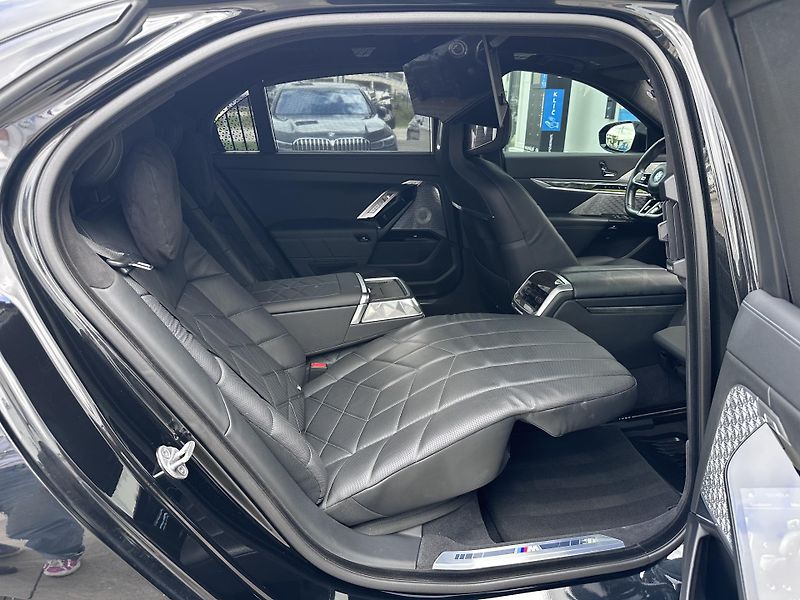 BMW i7 xDrive60 - fotka 9 z 31