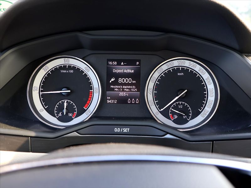 Škoda Superb 2,0 TDI DSG 4x4 CZ Style DPH - fotka 18 z 33