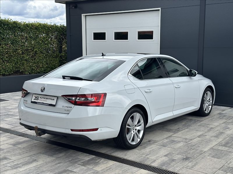 Škoda Superb 1,4 TSI 150PS  Style Plus 4x4 - fotka 7 z 58
