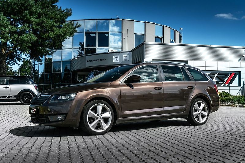 Škoda Octavia Combi 2,0TDI 4x4 Navi kůže - fotka 19 z 19