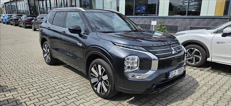 Mitsubishi Outlander 2,4 PHEV 4x4  INSTYLE - fotka 2 z 18