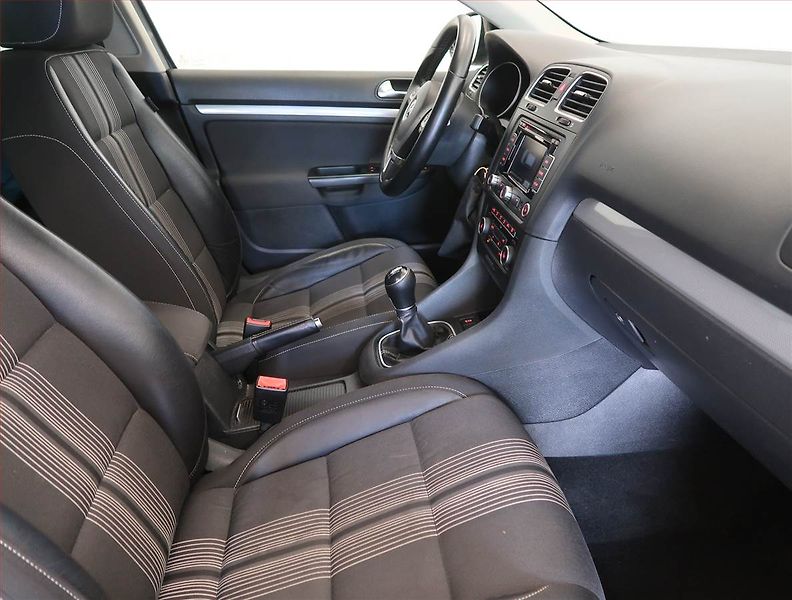 Volkswagen Golf (2012) 1.4 TSI, Navi, Park. senzory - fotka 9 z 15