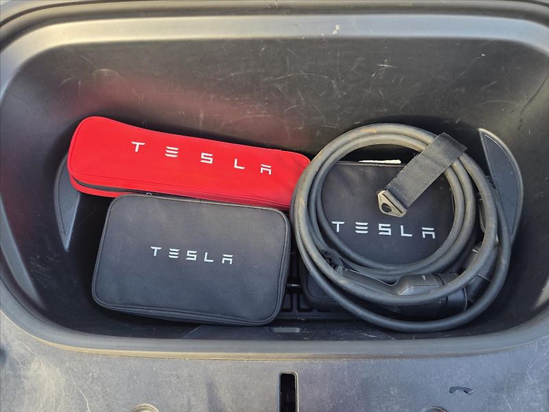 Tesla Model Y 0,0 LR 4x4 Tažné z. SoH 92% EN - fotka 19 z 20