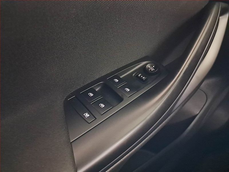 Opel Astra (2017) 1.6 CDTI, Navi, Tempomat - fotka 16 z 19
