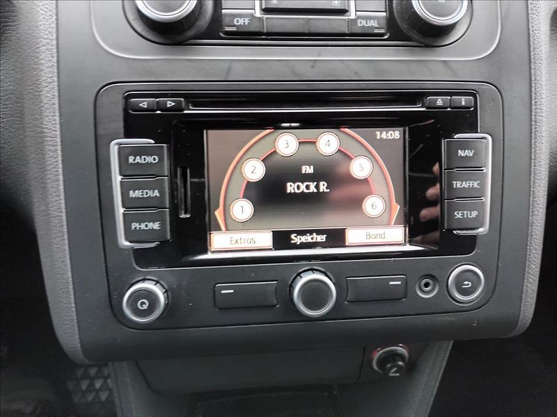 Volkswagen Touran 1,4 TSI,SERVIS,TAŽNÉ,VÝHŘEV - fotka 29 z 43