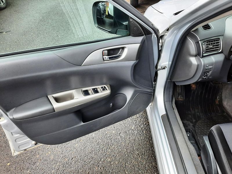 Subaru Impreza (2008) 2,5i-T WRX - fotka 9 z 28