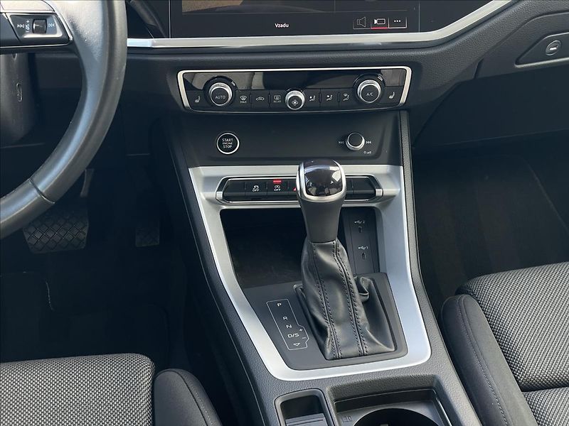 Audi Q3 1,5 35 TFSI S tronic S line LE - fotka 13 z 24