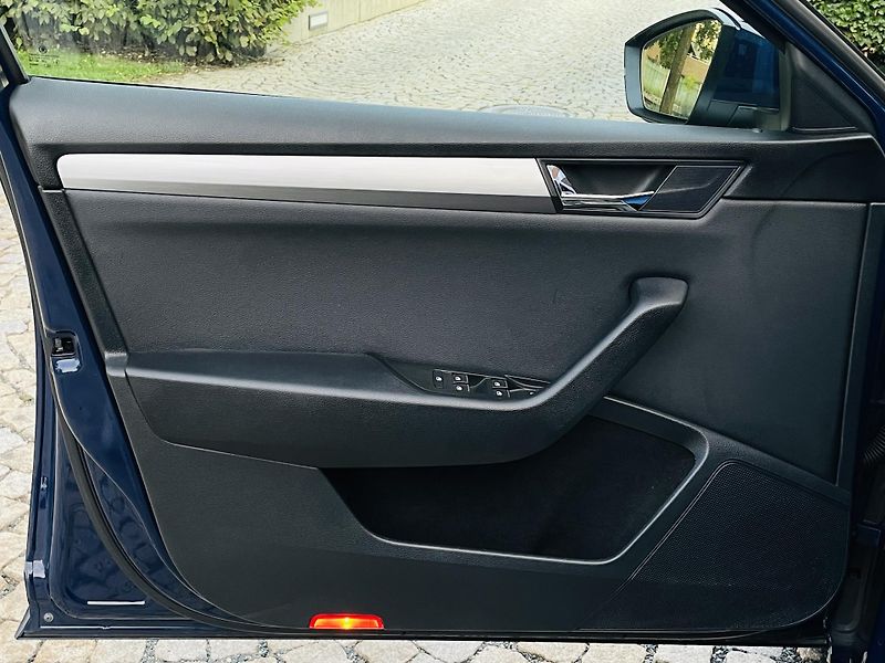 Škoda Superb 2.0TDI DSG TAŽNÉ NEZÁVISLE TOP - fotka 34 z 53