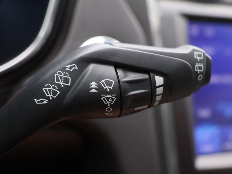 Ford Mondeo 2,0 Hybrid iCVT 103kW Vignale - fotka 21 z 35