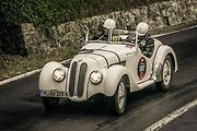 BMW 328 při závodě Mille Miglia v roce 2012.